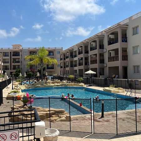 Royal Seacrest Residence Paphos ภายนอก รูปภาพ