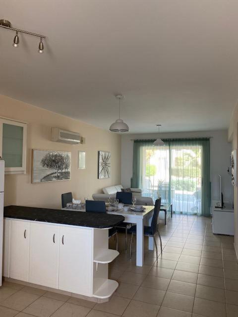 Royal Seacrest Residence Paphos ภายนอก รูปภาพ
