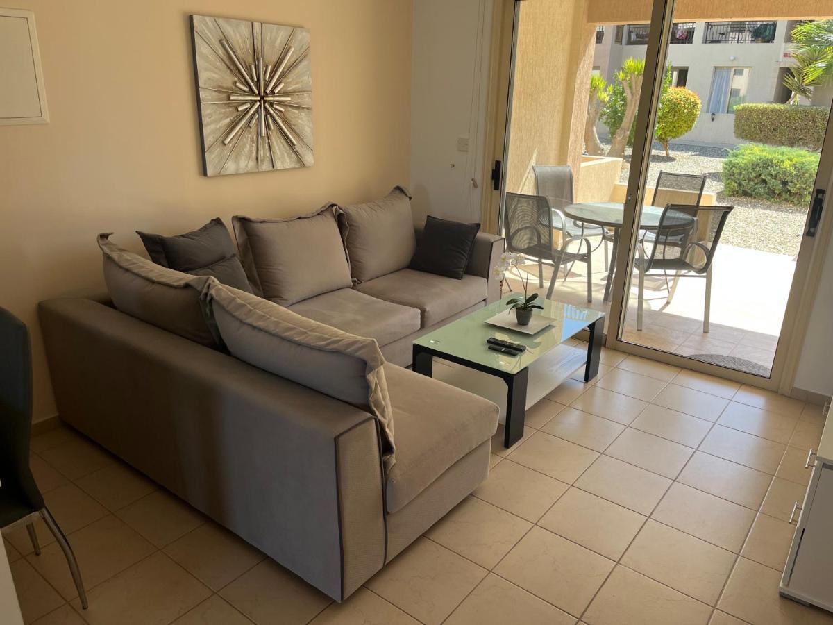 Royal Seacrest Residence Paphos ภายนอก รูปภาพ