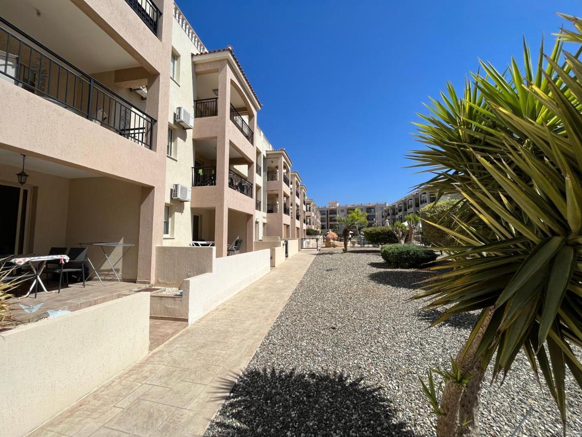 Royal Seacrest Residence Paphos ภายนอก รูปภาพ