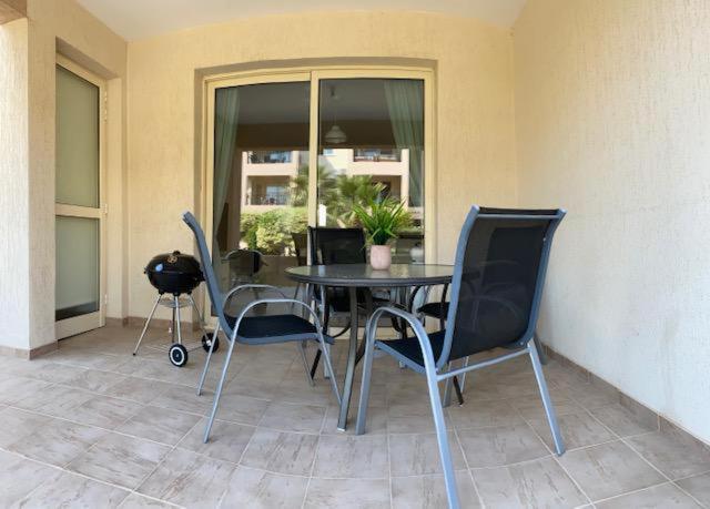 Royal Seacrest Residence Paphos ภายนอก รูปภาพ