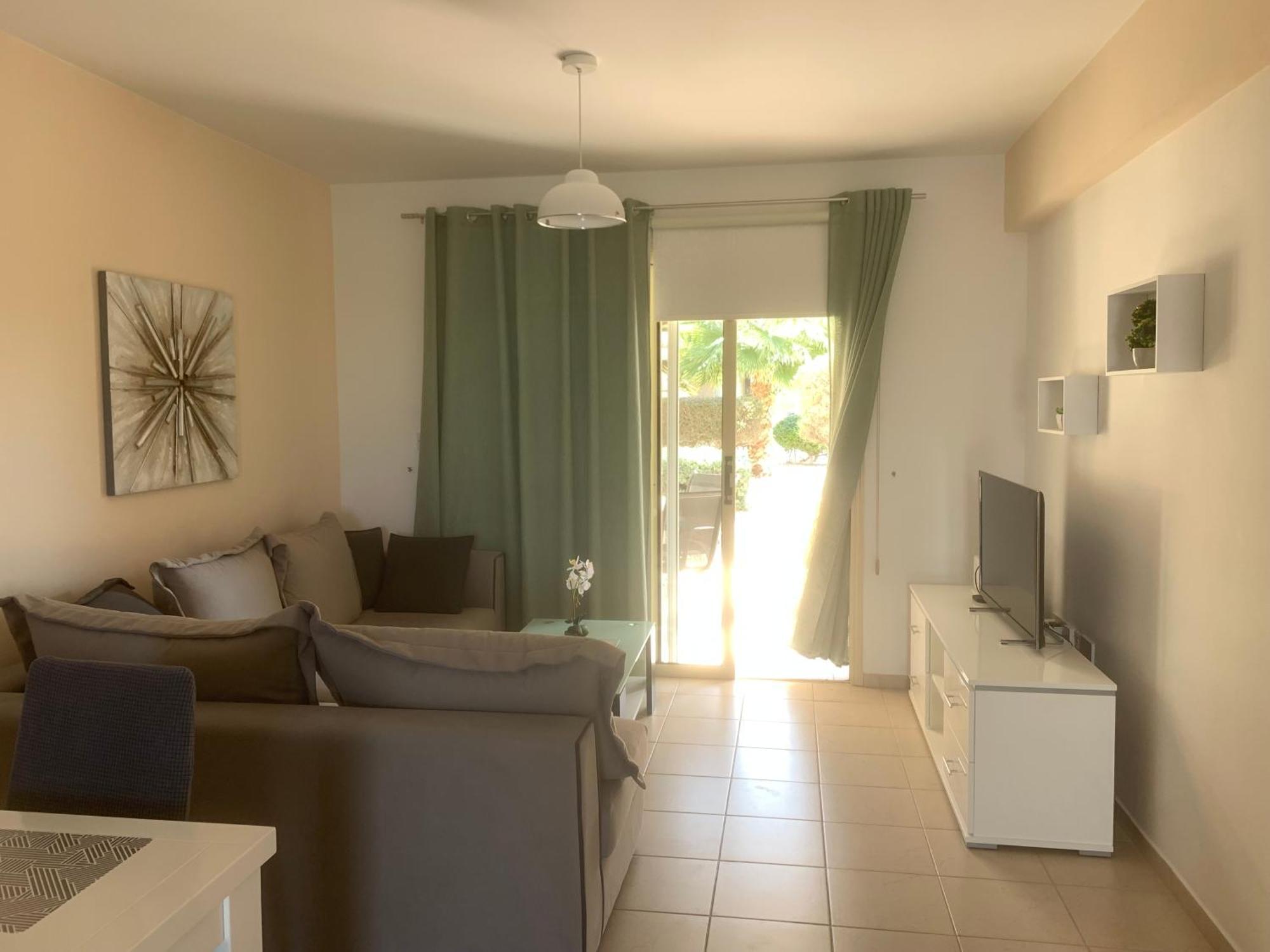Royal Seacrest Residence Paphos ภายนอก รูปภาพ