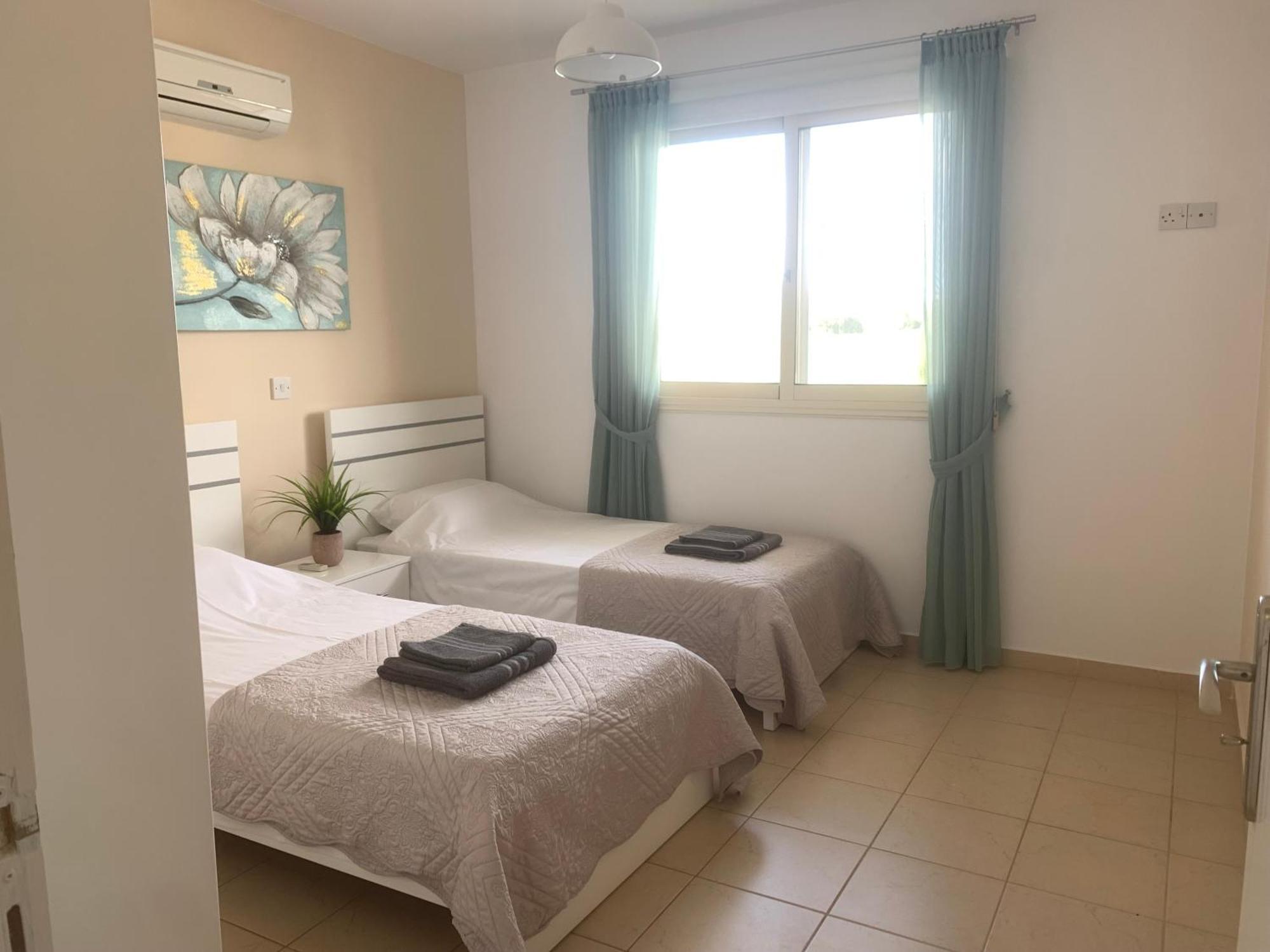 Royal Seacrest Residence Paphos ภายนอก รูปภาพ