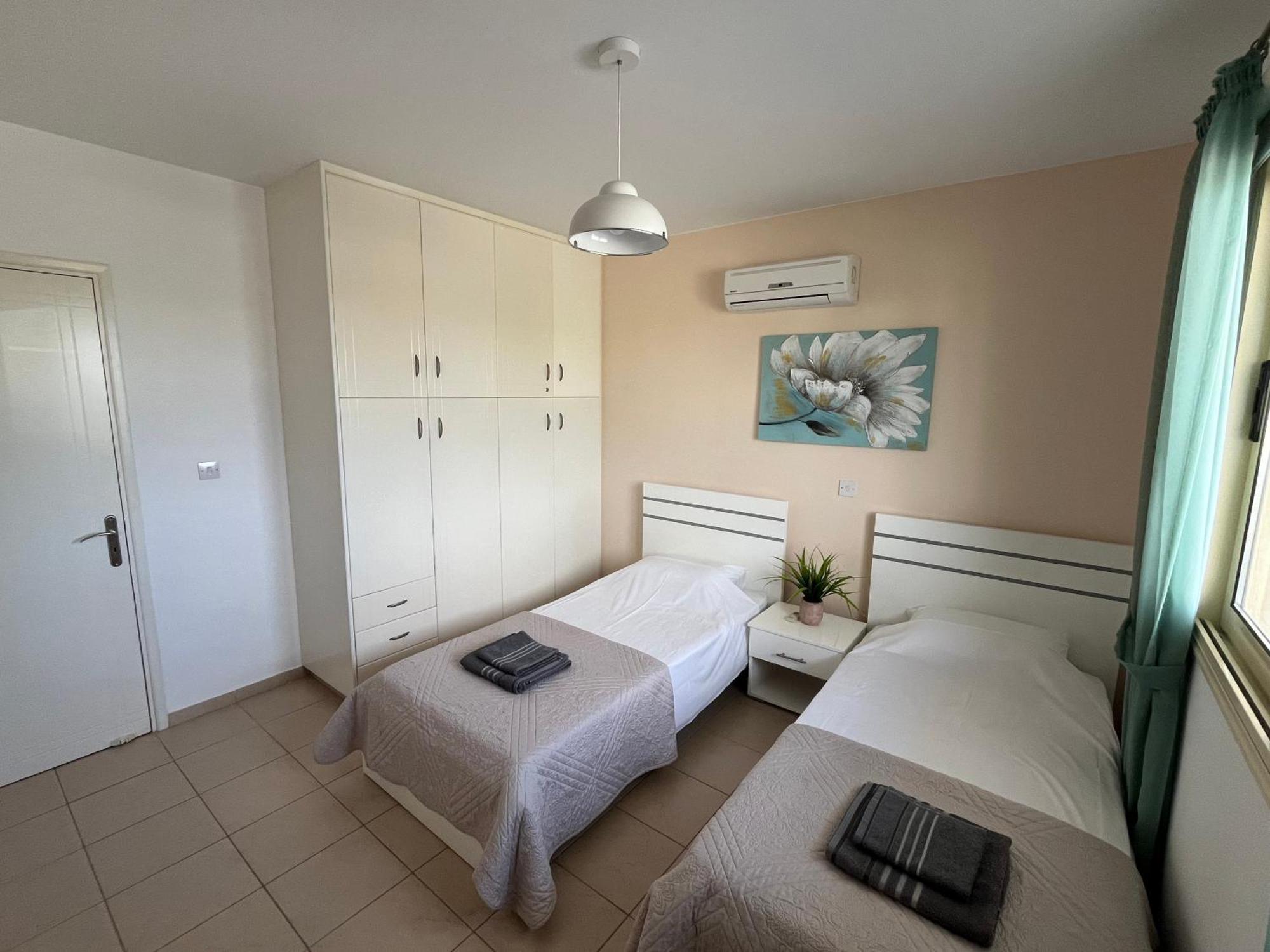Royal Seacrest Residence Paphos ภายนอก รูปภาพ